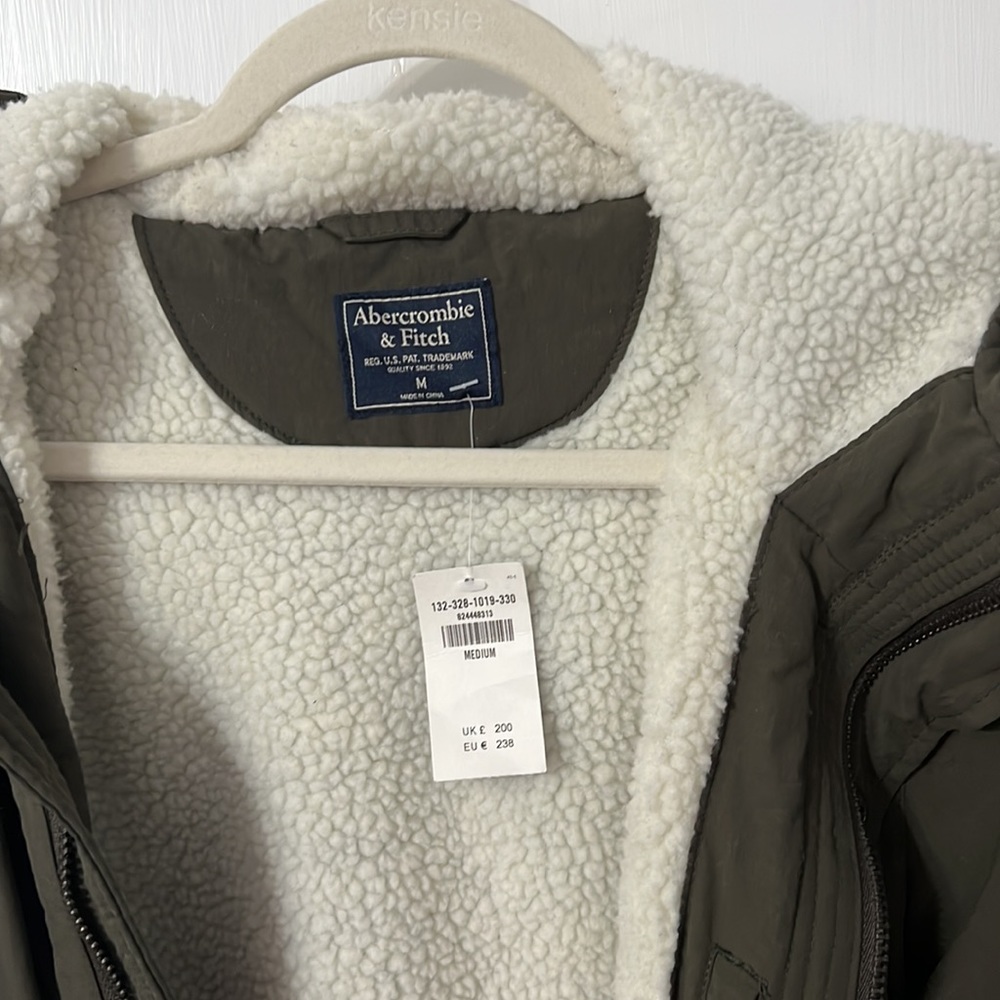 Abercrombie & Fitch Winter coat size Medium but fits a Large too - Picture 6 of 6